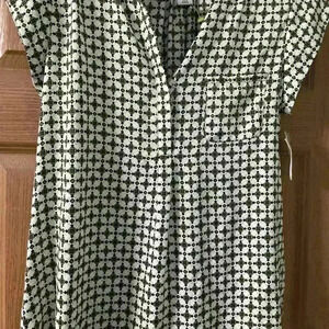Liz Claiborne Women’s top with tags